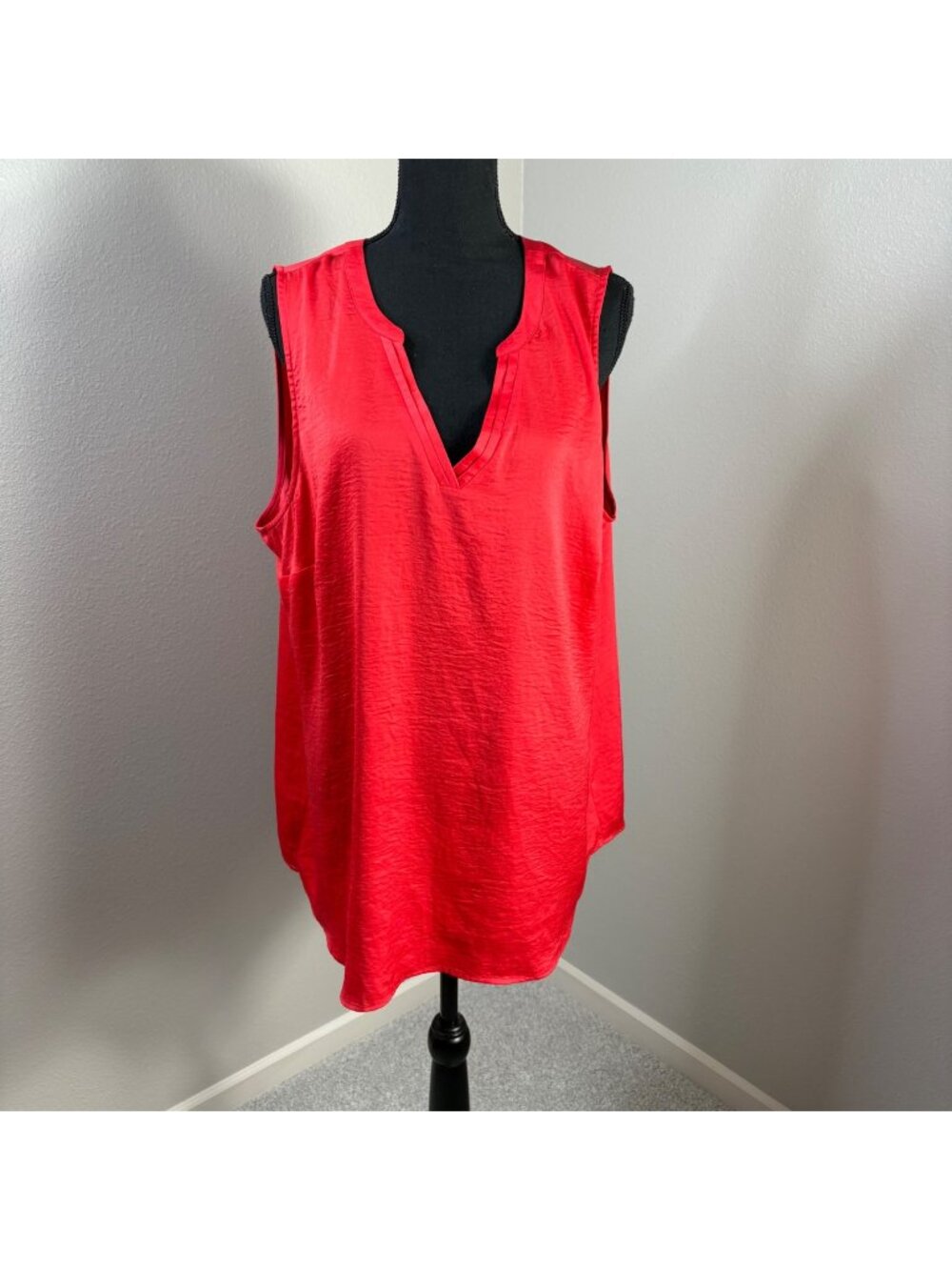 Cabi Tank Top Camisole XL Red Hibiscus Satin V-Neck 5364 Sleeveless